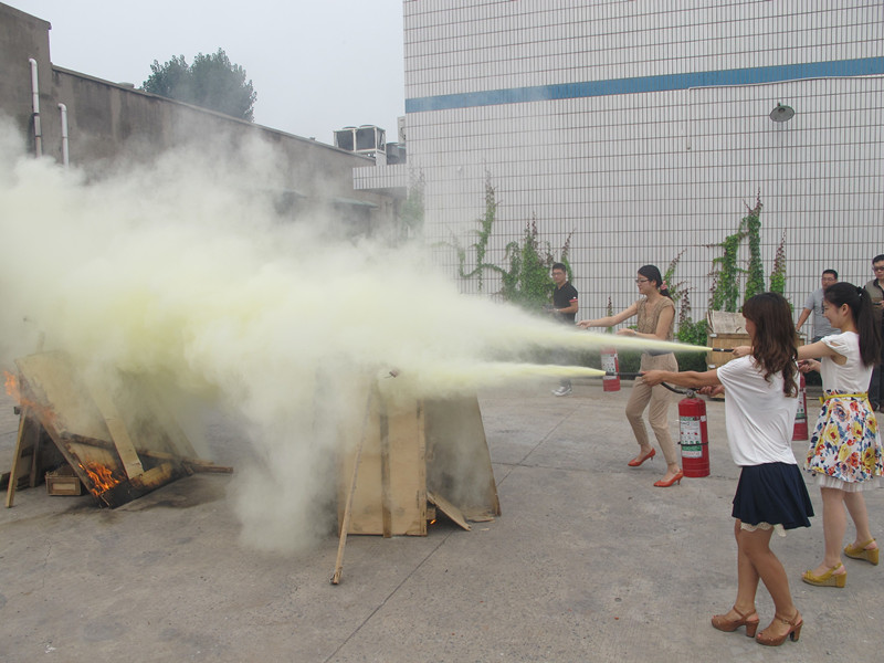 人人參與消防-共創(chuàng)平安和諧-益和熱力公司開展消防、逃生演練