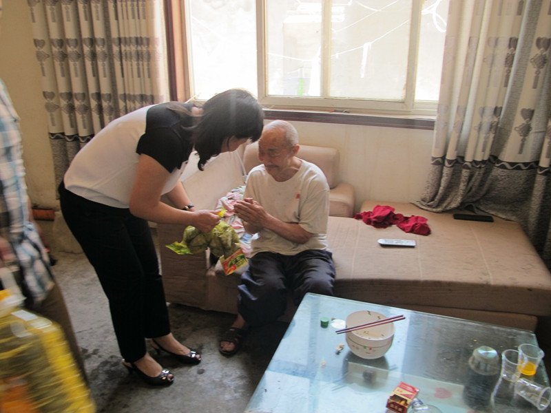 益和熱力公司端午節(jié)開展“送溫暖、獻(xiàn)愛心”活動(dòng)