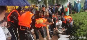 安陽(yáng)益和熱力集團(tuán)30人搶險(xiǎn)隊(duì)逆流而上，奮戰(zhàn)在抗洪一線(xiàn)